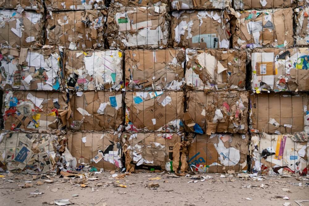 Reciclagem evita mais de 2 toneladas de CO₂ por tonelada de resíduo, aponta estudo