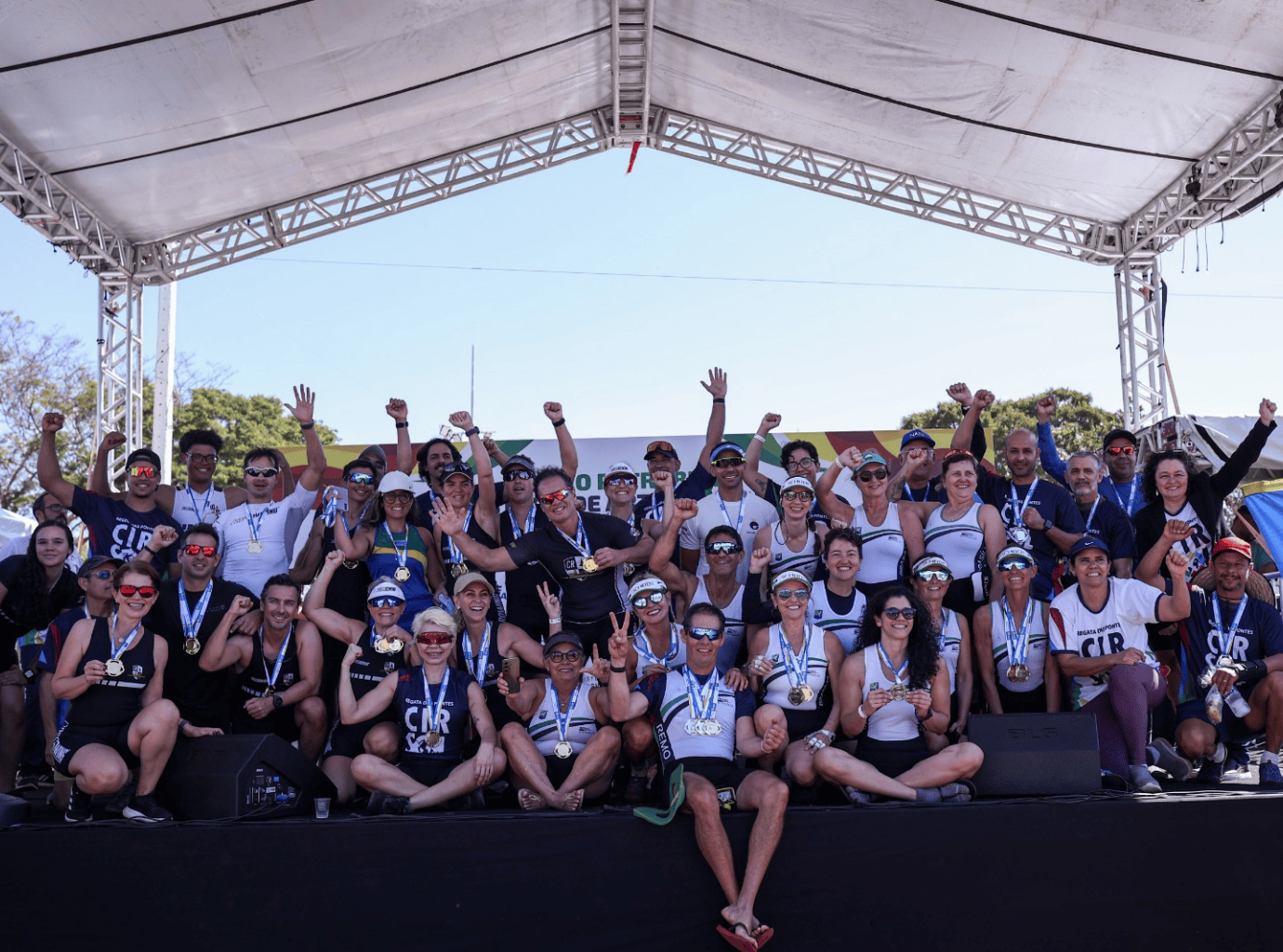 Regata das Pontes CIRSOL reuniu 300 atletas enquanto mergulhadores recolheram 300 kg de resíduos do Lago Paranoá